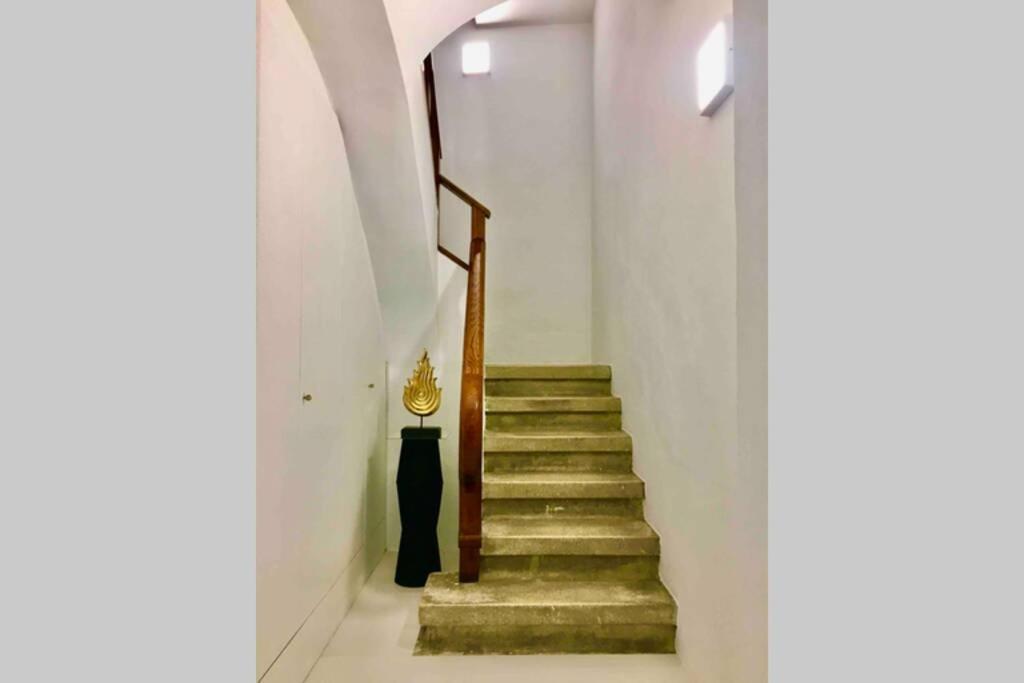 Loft De Diseno Con Balcon Lejlighed Figueres  Eksteriør billede