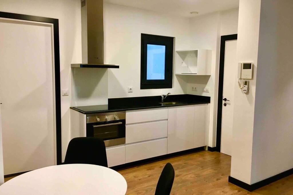 Loft De Diseno Con Balcon Lejlighed Figueres  Eksteriør billede