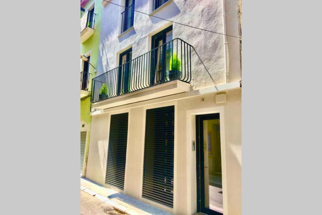 Loft De Diseno Con Balcon Lejlighed Figueres  Eksteriør billede