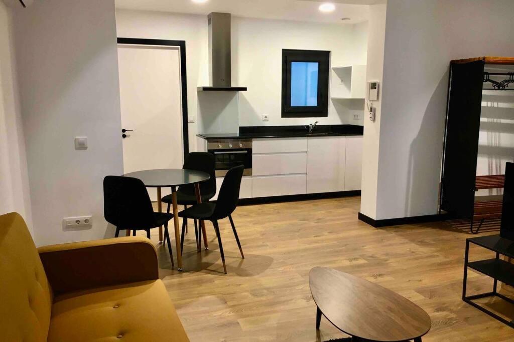 Loft De Diseno Con Balcon Lejlighed Figueres  Eksteriør billede
