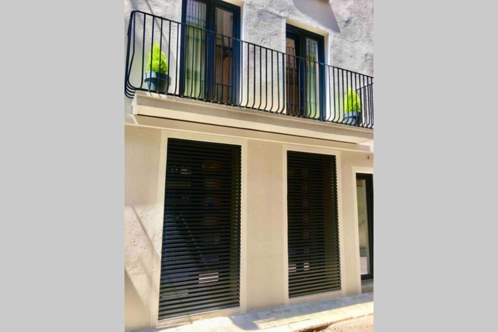 Loft De Diseno Con Balcon Lejlighed Figueres  Eksteriør billede