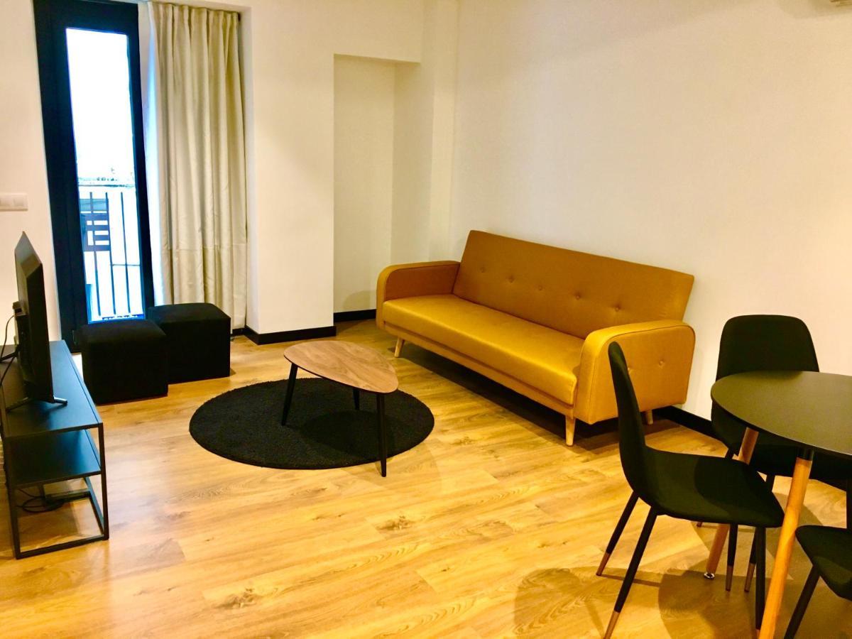 Loft De Diseno Con Balcon Lejlighed Figueres  Eksteriør billede